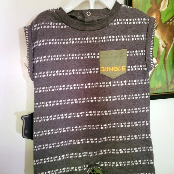 Overalls and romper 6 to 9 month boys - Picture 3 of 5